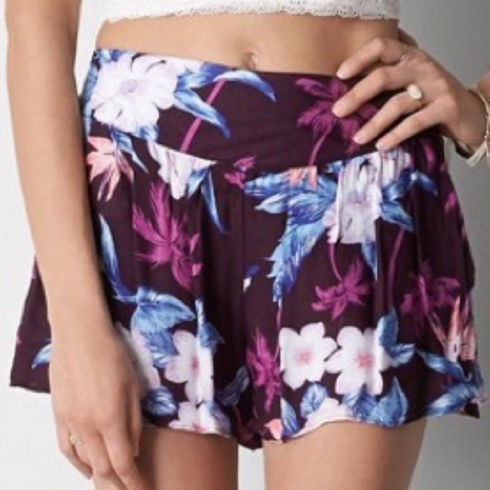 American Eagle Purple Floral Flowy Pocket Shorts